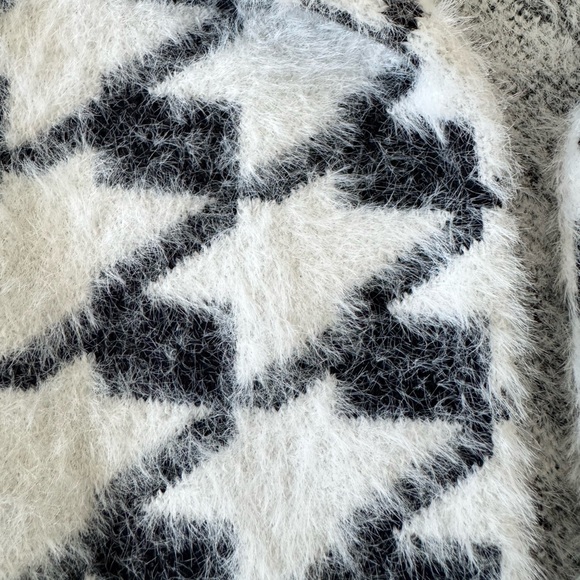 Liverpool Elegant Plush Sweater Coatigan in  Black/White Houndstooth w/pockets - Picture 6 of 8